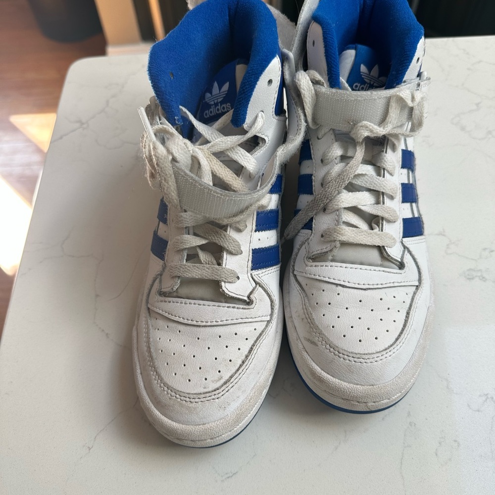 Adidas forum mid shoe in white with blue stripes size 6